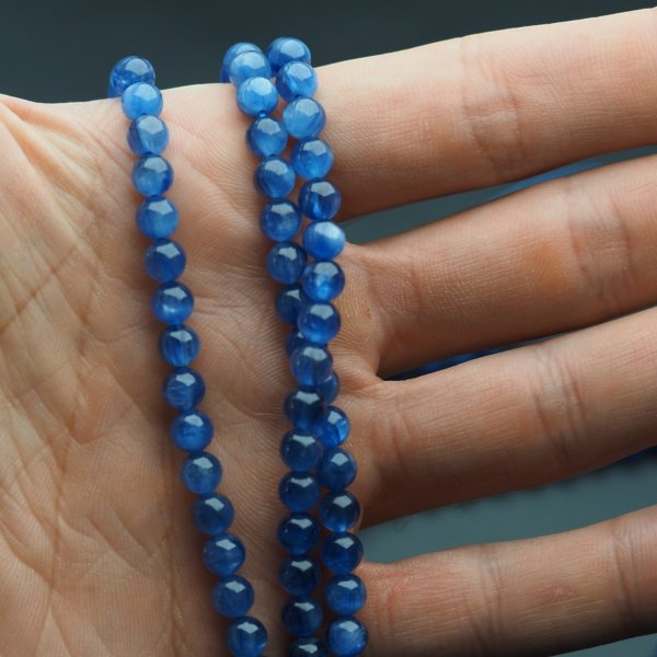 Kyanit kulka polerowana 5,8 mm (sznur) wysoka jakość
