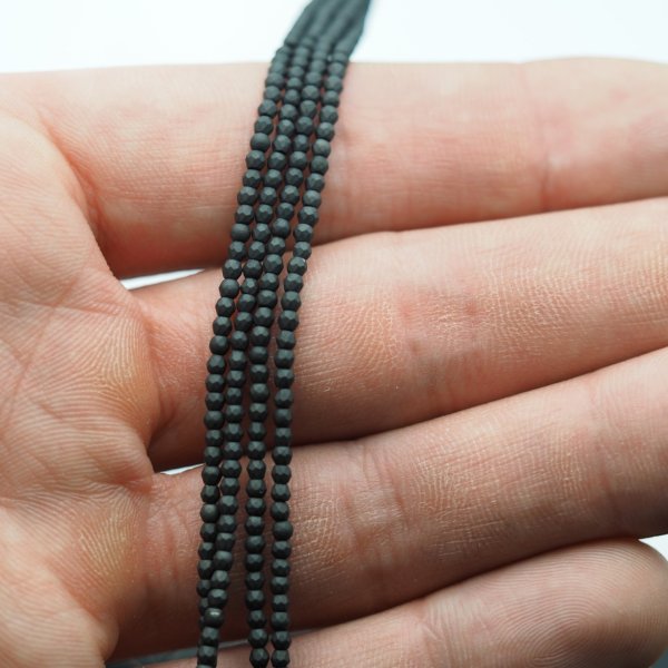 Hematyt czarny matowy fasetowane kulki 2mm (sznur)