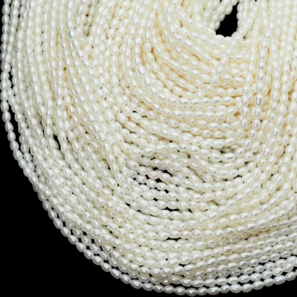 Perły Naturalne Hodowane białe ryż 3-3,5 mm nr 461 mm (sznur 37 cm)