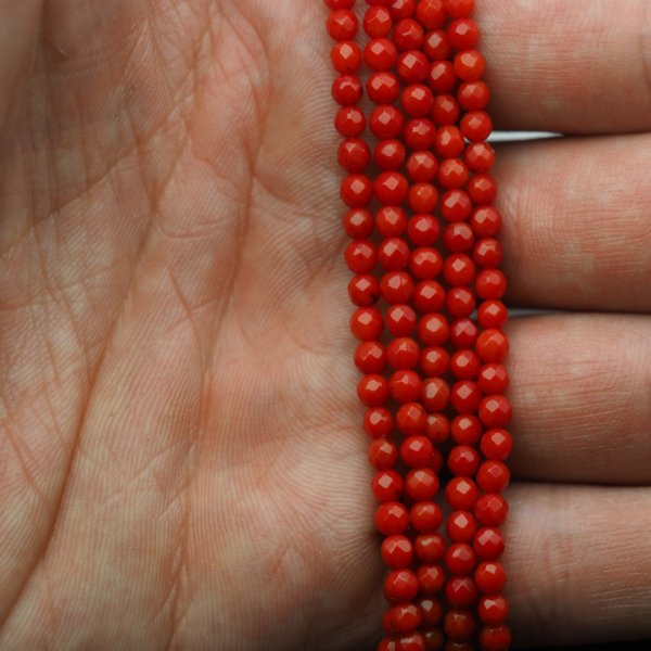 Koral czerwony fasetowany kulka 3 mm (sznur 38 cm)