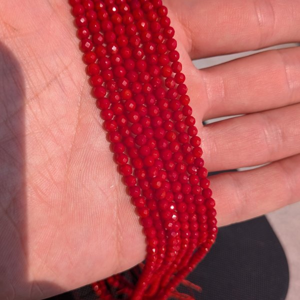 Koral czerwony fasetowany kulka 3 mm (sznur 38 cm)