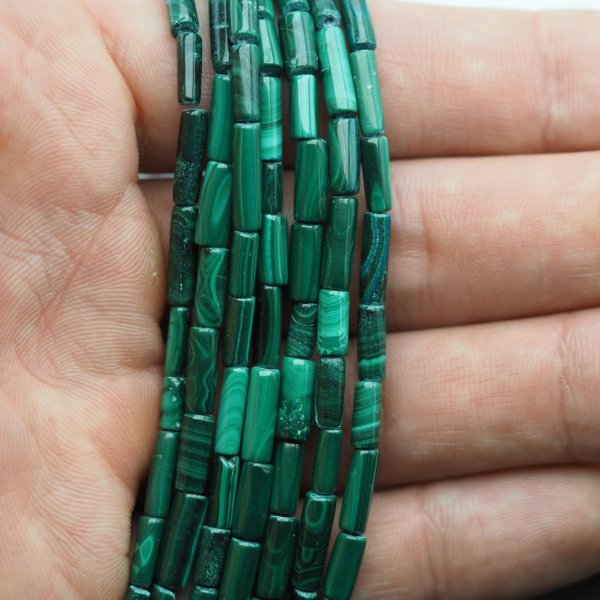 Malachit walce 3-4x6-14 mm (sznur)