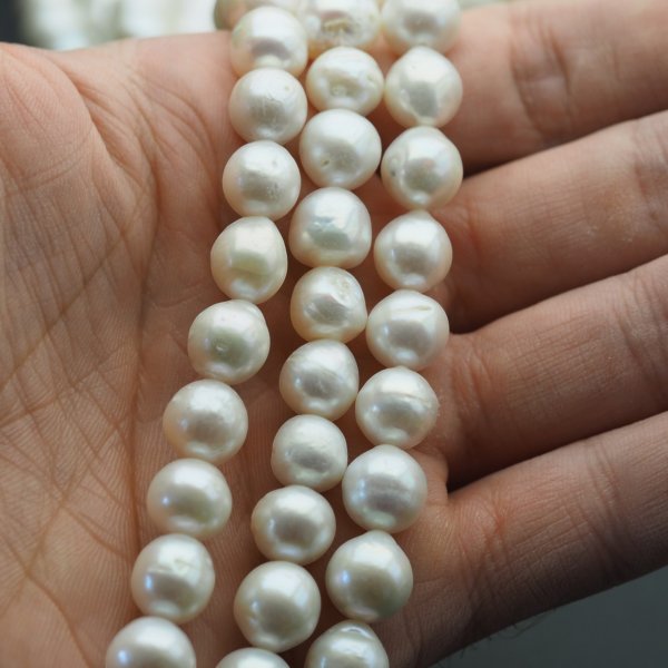 Perły Naturalne Hodowane białe 9-10 mm nr 472 (sznur 40 cm)