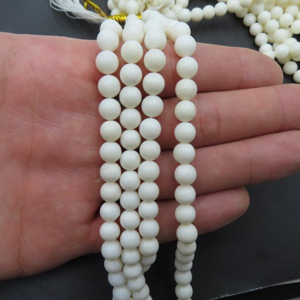 Koral biały kulki 7,5 mm – sznur ok. 38 cm