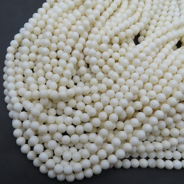 Koral biały kulki 7 mm – sznur ok. 38 cm