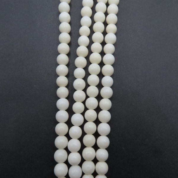 Koral biały kulki 7 mm – sznur ok. 38 cm