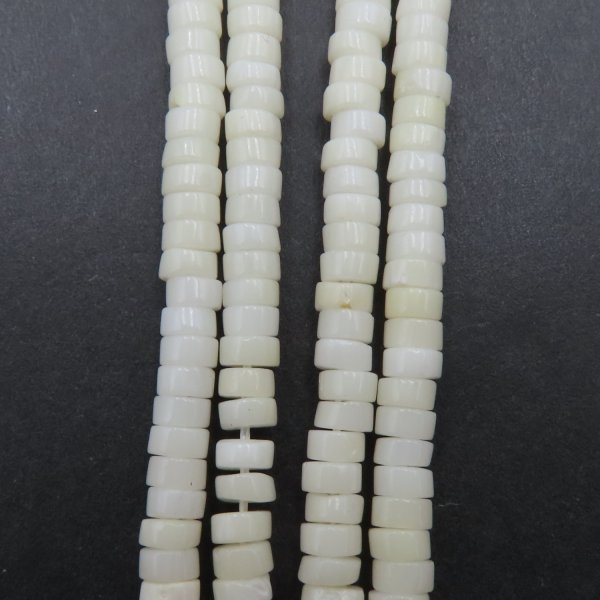 Koral biały walce 4x2 mm (sznur)