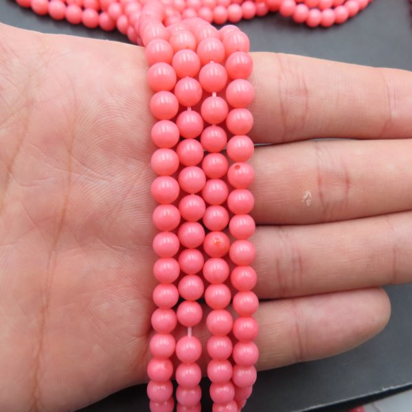 Koral różowy kulki 6 mm (sznur)