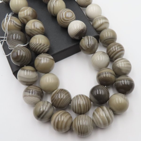 Krzemień Pasiasty kula 18mm (sznurek)