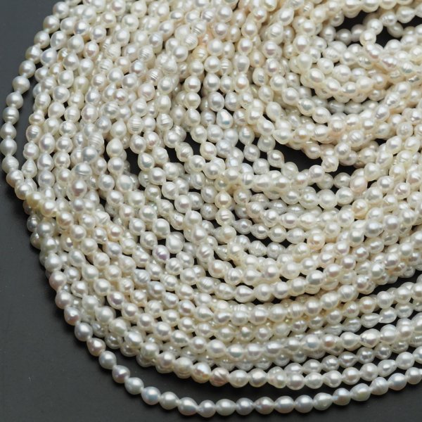 Perły Naturalne Hodowane białe 3,5-4mm nr 479 (sznur)