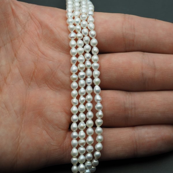 Perły Naturalne Hodowane białe 3,5-4mm nr 479 (sznur)