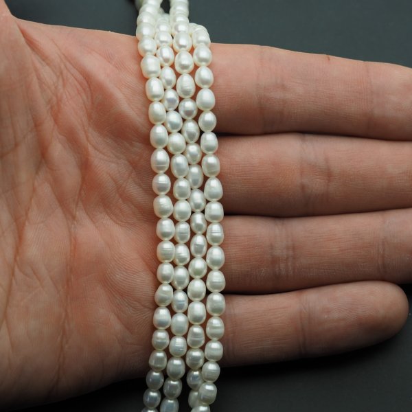 Perły Naturalne Hodowane białe ryż 4-5 mm nr 480 (sznur)