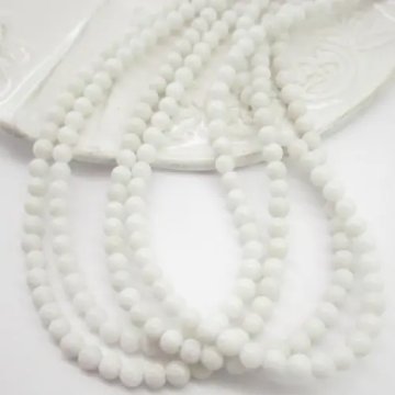 Agat biały 4mm(sznurek)