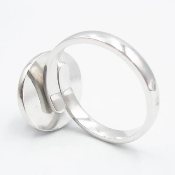 Czaroit i srebro rodowane - pierścionek owal (Rozmiar Jubilerski 15) +/- 2 rozmiary regulacji