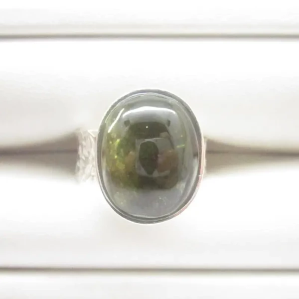 Granat Zielony w srebrze młotkowanym - pierścionek (Rozmiar Jubilerski 12) z regulacją