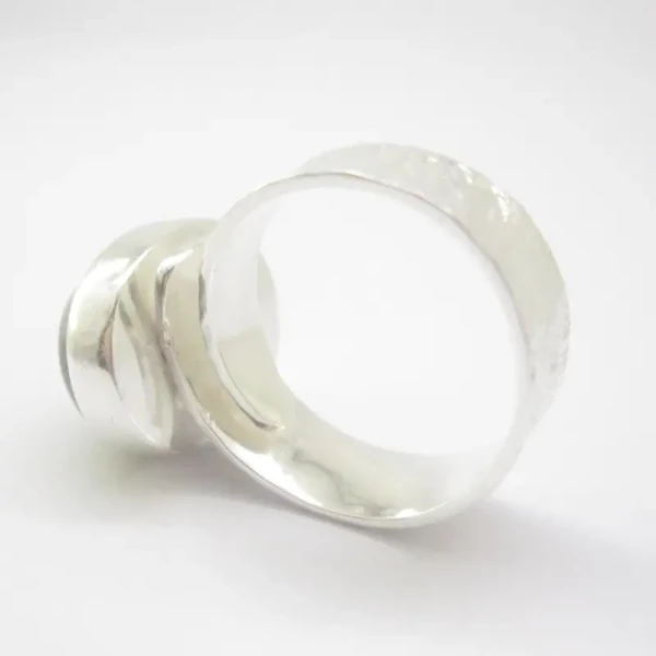 Granat Zielony w srebrze młotkowanym - pierścionek (Rozmiar Jubilerski 12) z regulacją