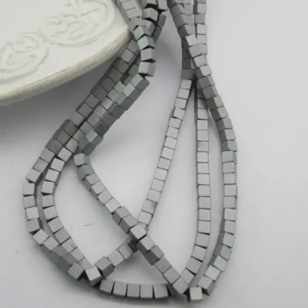 Hematyt srebrny matowy kostka 3mm (sznurek)