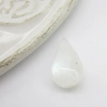 Kamień Księżycowy 13x8x4,5 mm łza