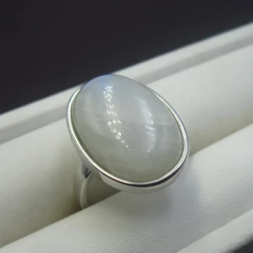 Kamień Księżycowy i srebro rodowane - pierścionek owal (z regulacją)
