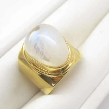 Kamień Księżycowy i srebro złocone - pierścionek sygnet