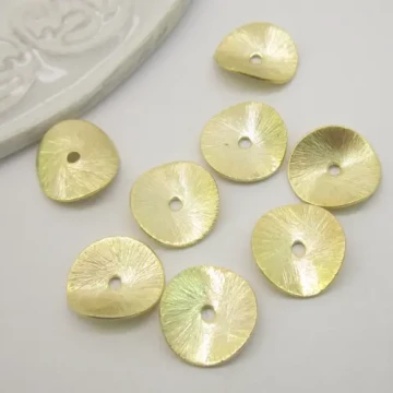 Metalowy element ozdobny w kolorze złotym - blaszka satynowana 14 mm (sztuka lub 30 sztuk)