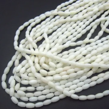 Koral biały ryż 7x3 mm (sznur)