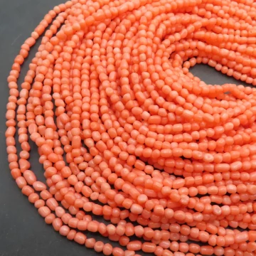 Koral pomarańczowy kostki nieregularne 4 mm (sznur)
