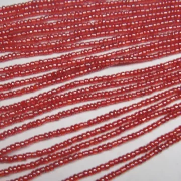 Koraliki szklane czerwone 2x1,5-2mm (sznurek)