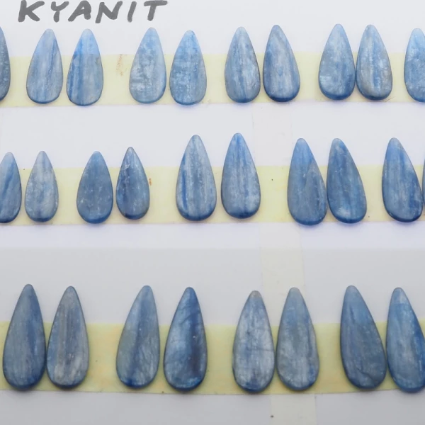 Kyanit 24-32x10-13x2-4 mm łza (sztuka)