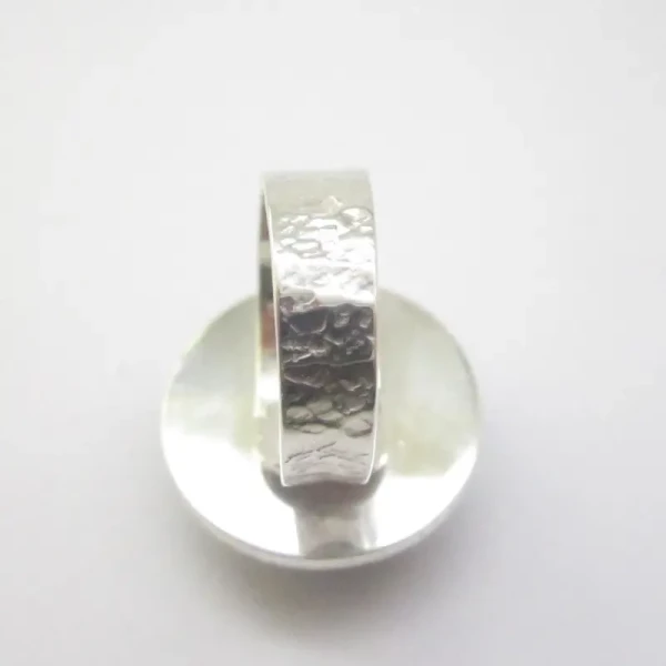 Onyks fasetowany w srebrze młotkowanym - pierścionek (Rozmiar Jubilerski 12) z regulacją