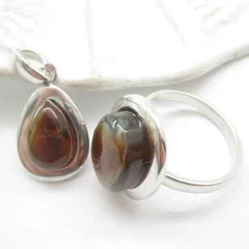 Opal Ognisty w srebrze rodowanym - Komplet: pierścionek owal i wisiorek łezka