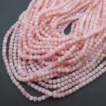 Opal Różowy fasetowane kostki 4 mm (sznur)