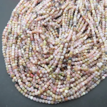 Opal Różowy fasetowane kostki 3,5 mm (sznur)
