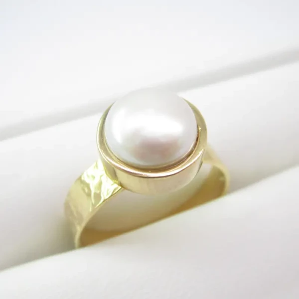 Perła biała i srebro złocone - pierścionek oczko okrągłe (Rozmiar Jubilerski od 13 do 18) +/- 2 rozmiary dodatkowej regulacji