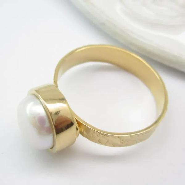 Perła biała i srebro złocone - pierścionek oczko okrągłe (Rozmiar Jubilerski od 13 do 18) +/- 2 rozmiary dodatkowej regulacji