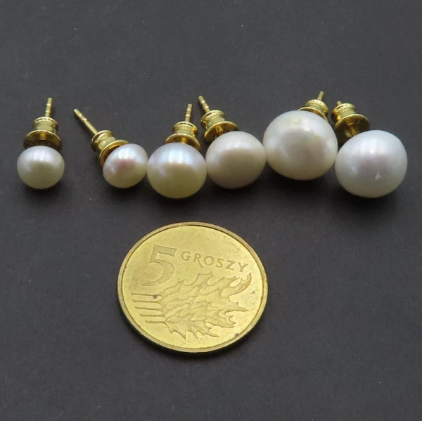 Perła biała i srebro złocone - kolczyki sztyfty - okrągłe 8 mm (para)