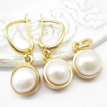 Perły Białe w srebrze złoconym - komplet: kolczyki i wisiorek 