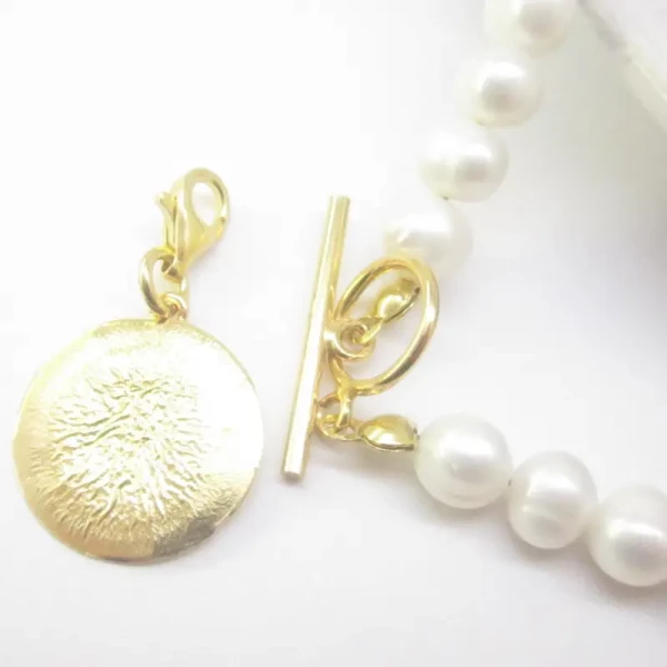 Perły Naturalne, białe i srebro złocone- naszyjnik z blaszką młotkowaną