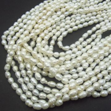 Perły Naturalne Hodowane białe 4-5 mm ryż (sznur)