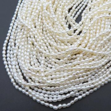 Perły Naturalne Hodowane białe ryż 2-2,5 mm (sznur)