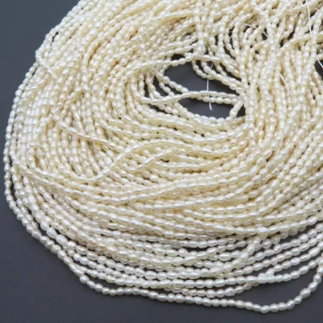 Perły Naturalne Hodowane białe ryż 2-2,5 mm (sznur)