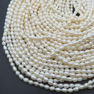 Perły Naturalne Hodowane białe ryż 4-5 mm (sznur)