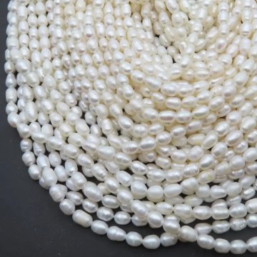 Perły Naturalne Hodowane białe ryż 5-5,5 mm (sznur)
