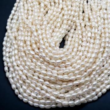 Perły Naturalne Hodowane białe ryż 5-6 mm (sznur)