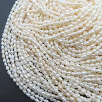 Perły Naturalne Hodowane białe ryż 4-4,5 mm (sznur)