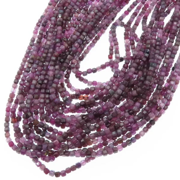 Rubin fasetowane kostki 2,5 mm (sznur)