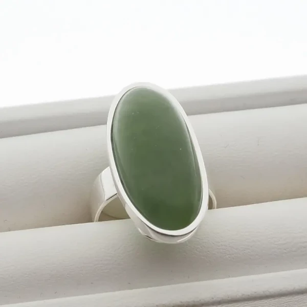 Serpentynit (Jadeit zielony) owal w srebrze - pierścionek (Rozmiar Jubilerski 15 lub 18)