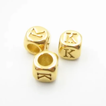 Srebro Ag złocone - przekładka kostka z literą K