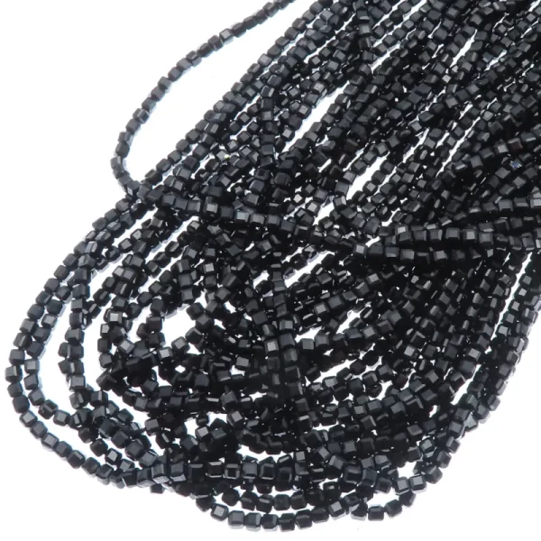 Turmalin czarny fasetowana kostka 2,5 mm (sznur)