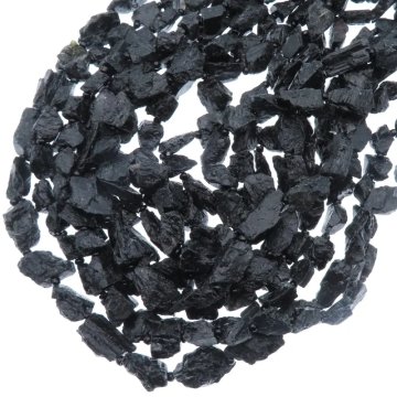 Turmalin czarny surowe bryłki 15x10- nieregularne (sznur)